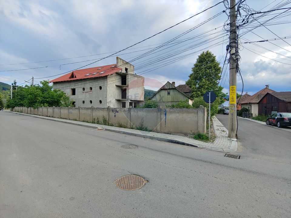 Casă /Vila+Teren intravilan 900 mp - Gura Humorului, Suceava