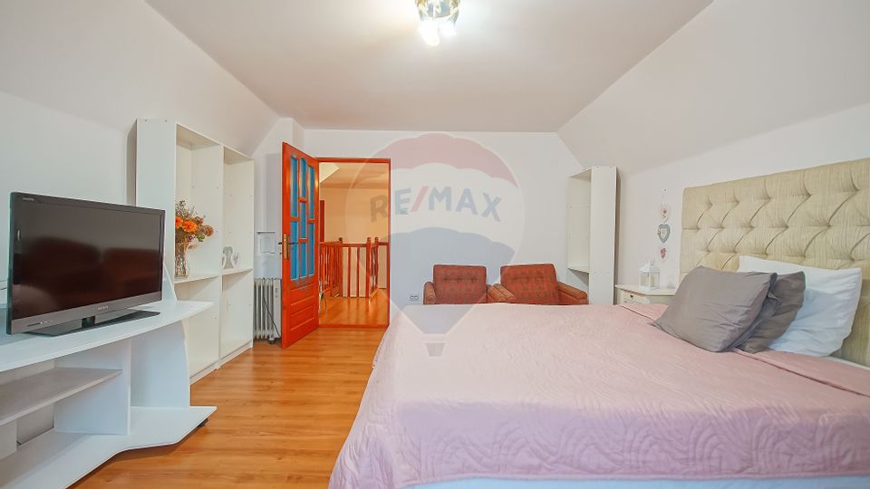 Casă cu 6 camere de vânzare în Râșnov, teren 1.100 mp, zona Glăjărie