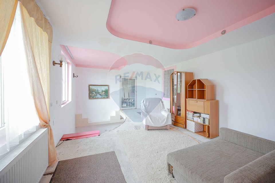 Casă cu etaj, 5 camere, de vânzare, în zonă turistică, Vadu Crișului