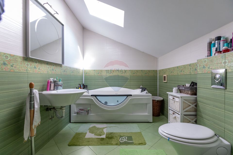 Vilă cu 7 camere de vânzare în zona Centrală Orașul  BUHUȘI