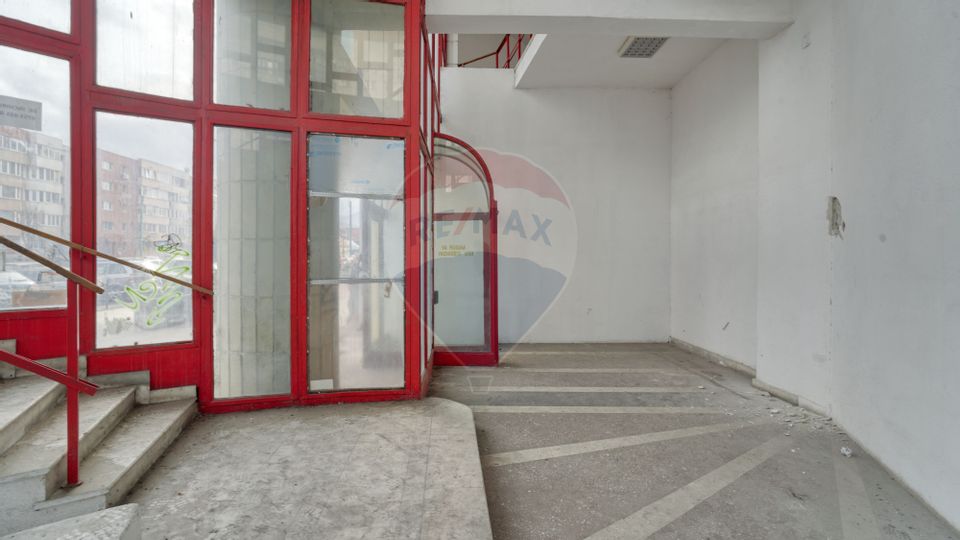 300sq.m Commercial Space for rent, 13 Decembrie area