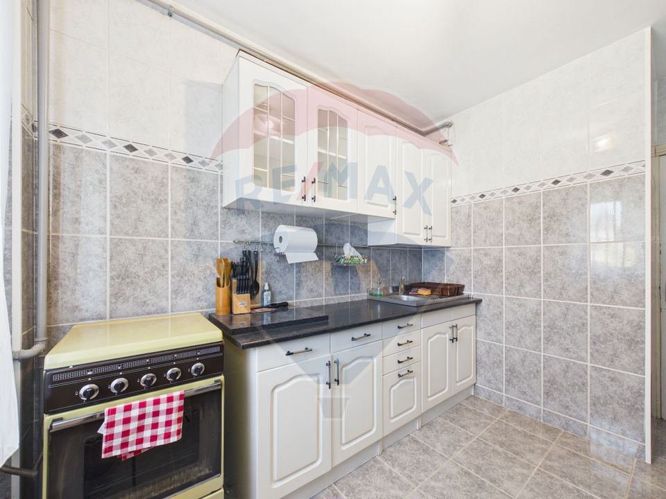 Apartament 3 camere, decomandat de vânzare în zona Aparatorii Patriei