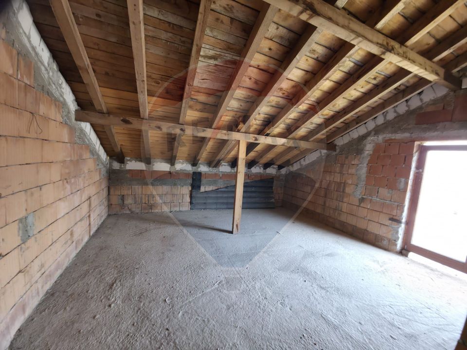 Teren intravilan + casă la roșu de vânzare – Vădurele, jud. Neamț