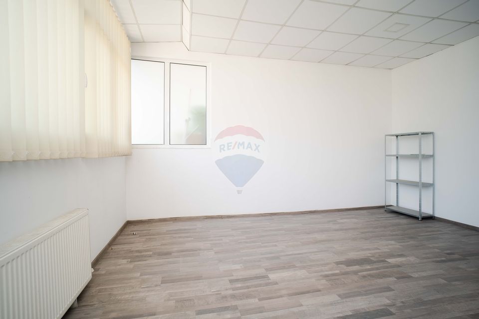 70sq.m Commercial Space for rent, Podul de Piatra area