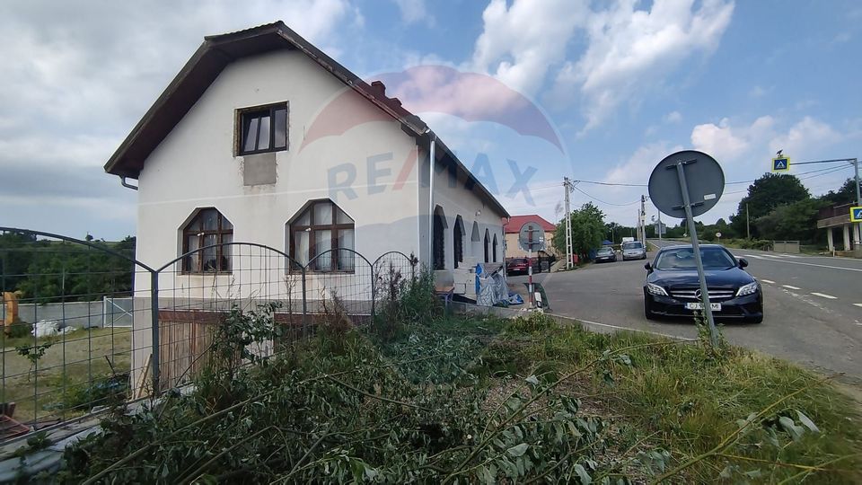 De Vânzare – Imobil Multifuncțional în  Șinteu, Bihor