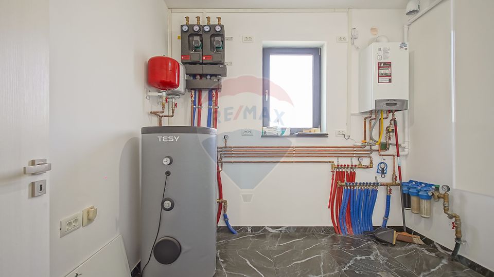 Casă  cu 5 camere de vânzare, Hălchiu