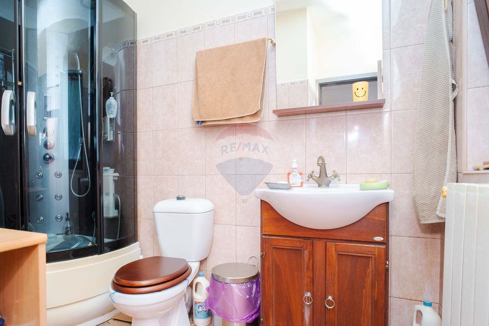 Casă cu Piscină de Vânzare, 500mp Teren, Str. Victoriei-Valea Lupului