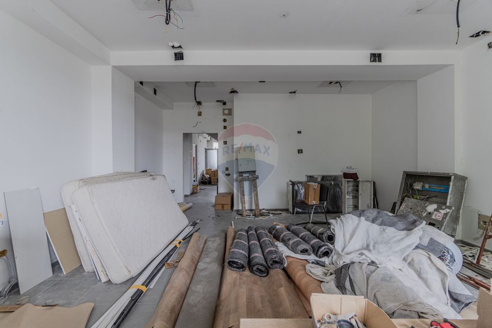 Cladire de 902 mp utili de vânzare, zona Grivitei - DN 13, COMISION 0