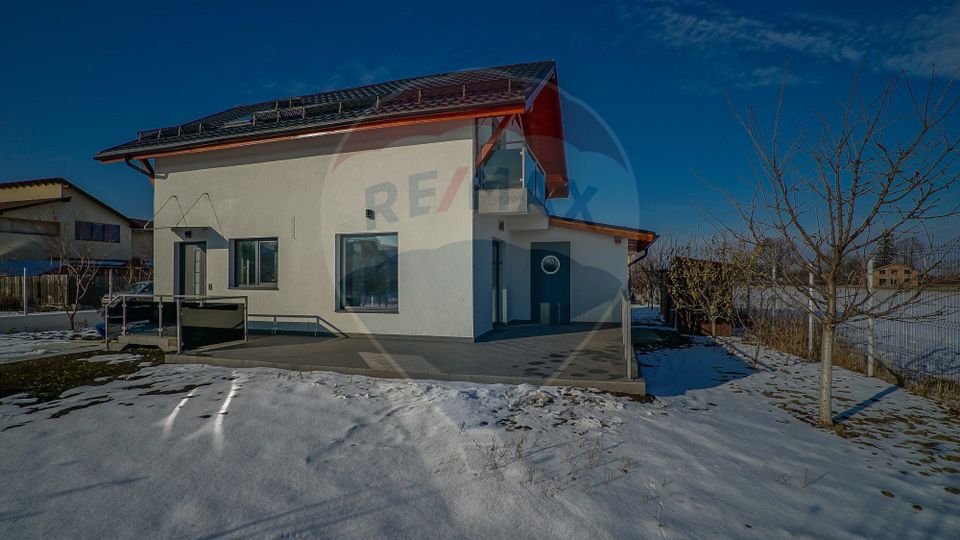 3 room House / Villa for sale în zona Stupini