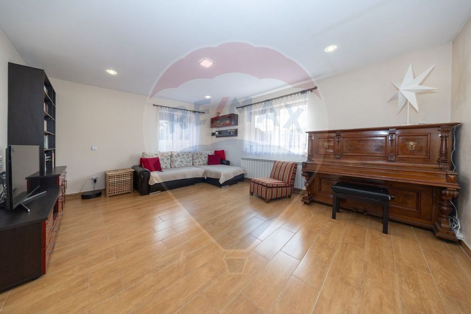 Casă noua - parcări subterane, teren 500 mp, Codlea