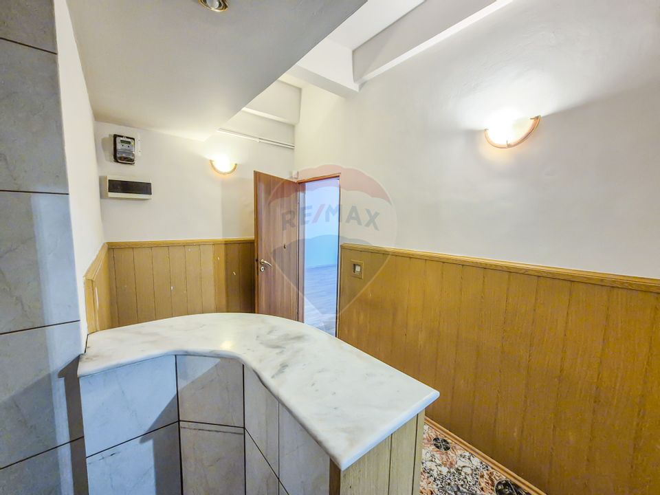 Apartament cu 4 camere de inchiriat, situat in zona Armenesca