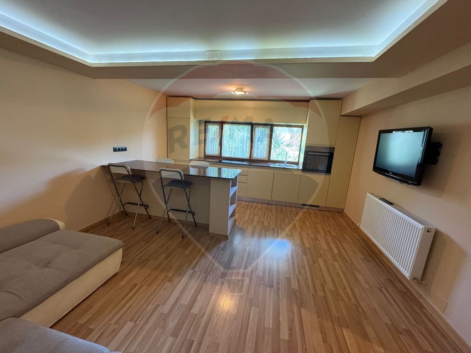 Apartament cu 3 camere de inchiriat în zona Banca Nationala