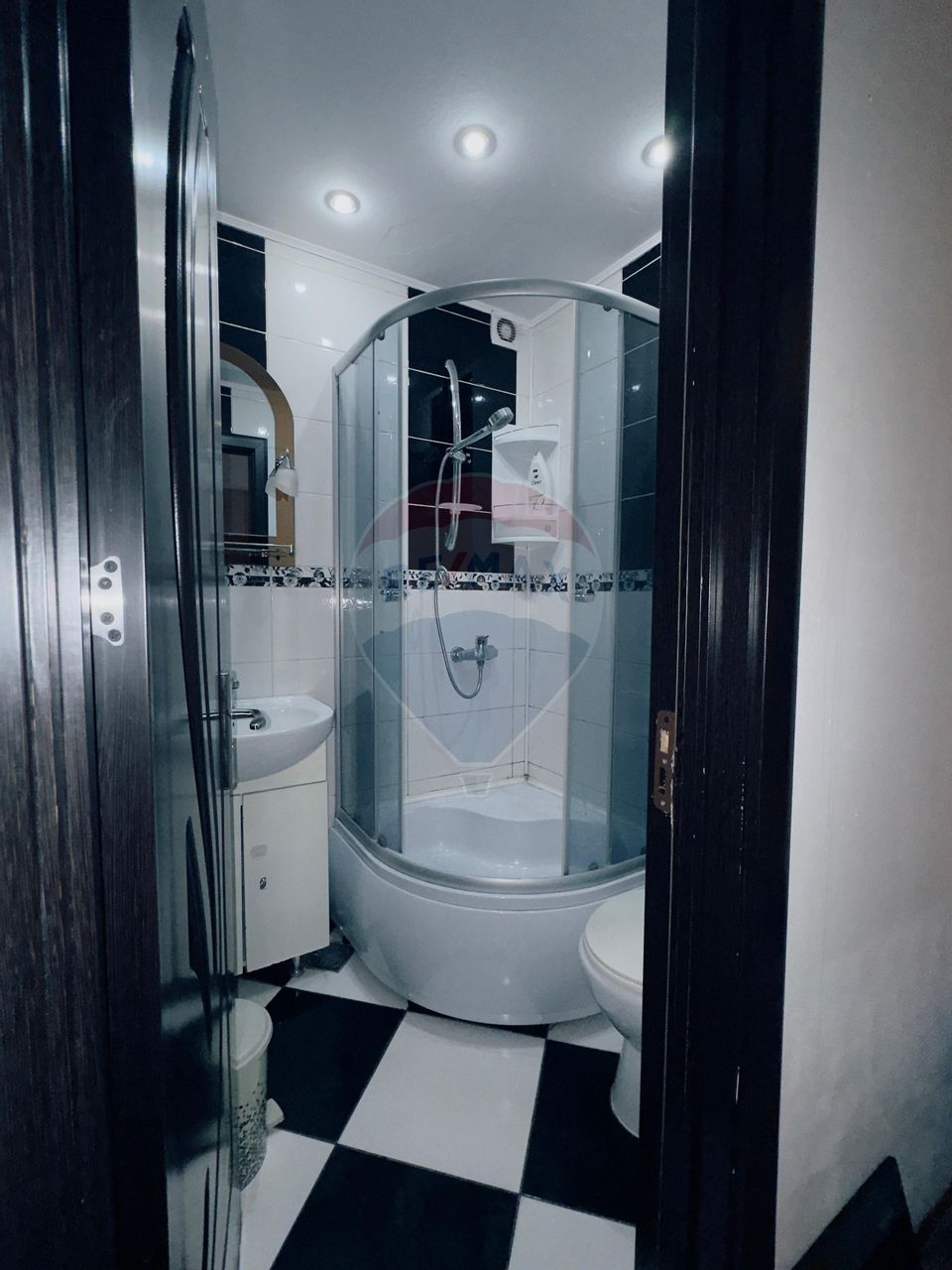 4 decomandate, 1 Mai, parter, bilateral, 75mp