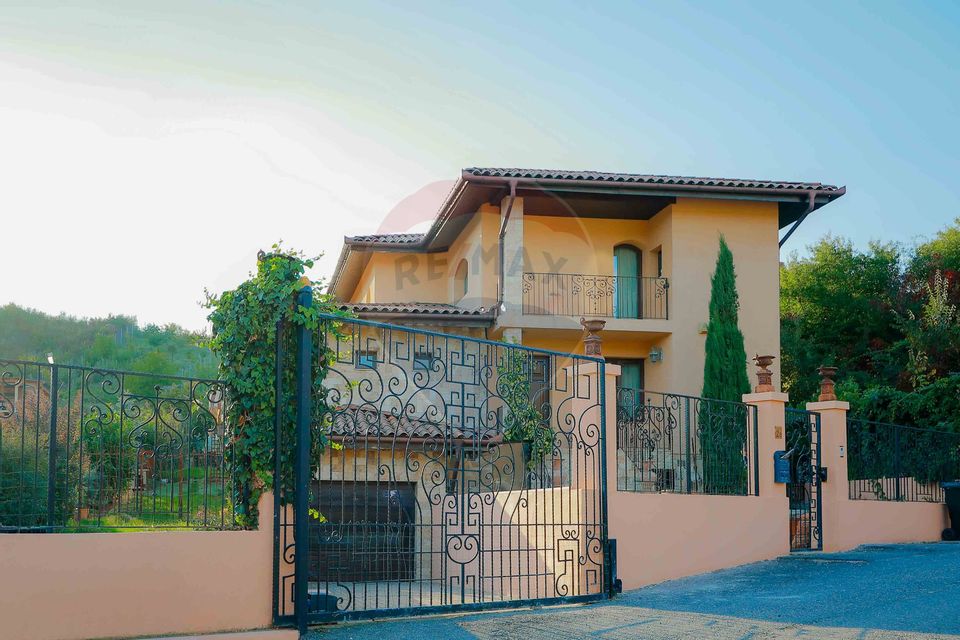 Casă / Vilă cu 5 camere de vânzare în zona Dealuri Oradea
