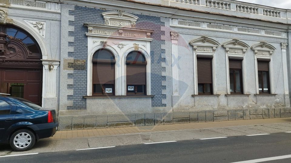 21sq.m Commercial Space for rent, Central area