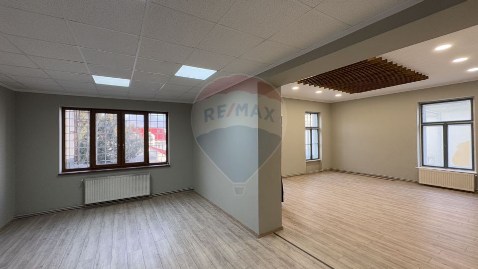 CENTRU VECHI spațiu de birouri de închiriat - magazin, sediu firmǎ,