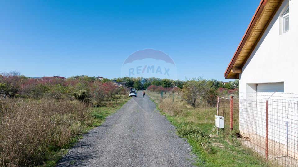 Teren Sanpetru -livada, Strada Nucului, 1296mp, apa, gaz, curent