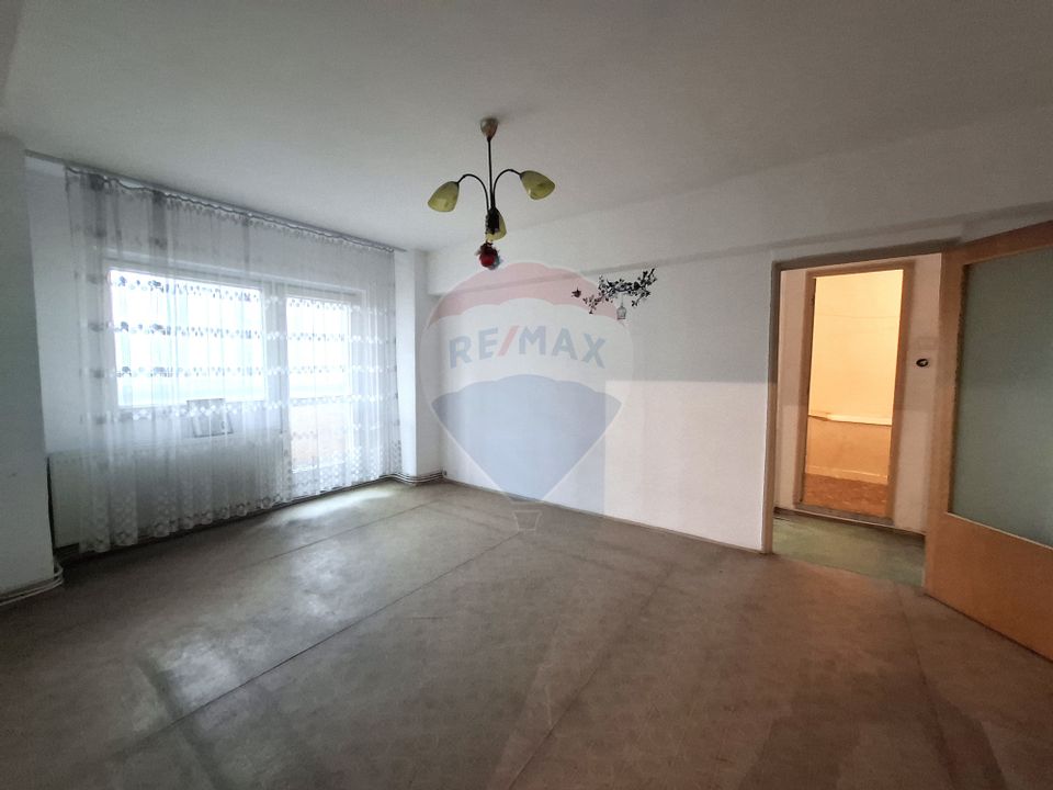 For sale 2 rooms apartment with central heating system, Titan