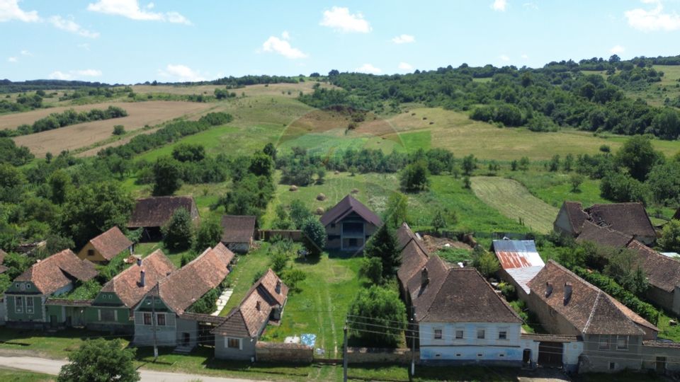 Teren cu constructie la rosu in Cloasterf,comuna Saschiz