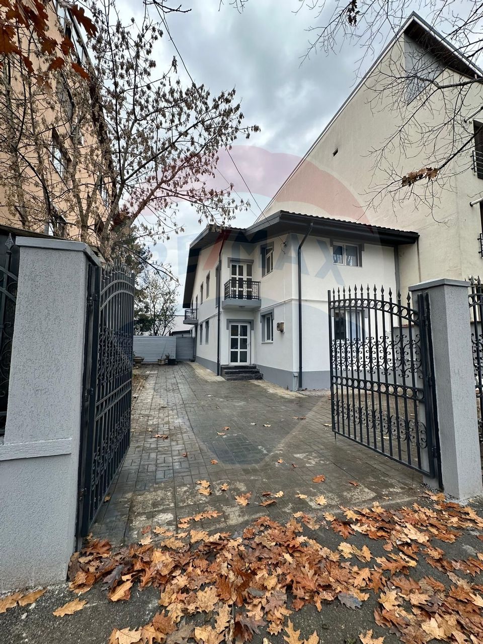 Casă cu 5 camere si 300mp curte, de închiriat în zona Bd. Gloriei