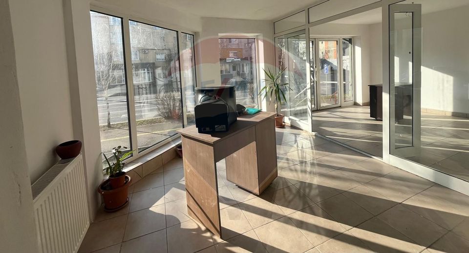 Spațiu comercial de inchiriat cu suprafata de 90 mp