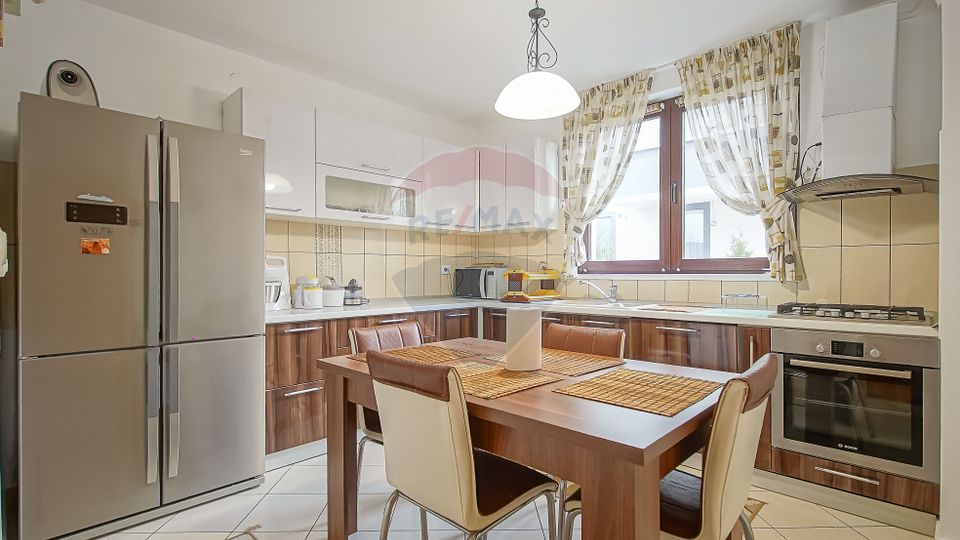 Vilă cu Teren Generos - Tractorul, Potrivită pentru Locuit sau Afacere