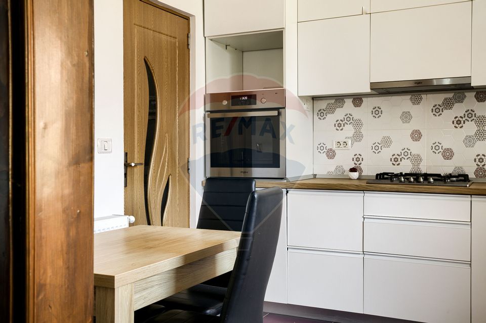 Apartament 2 camere , renovat, mobilat- utilat,  zona centrală