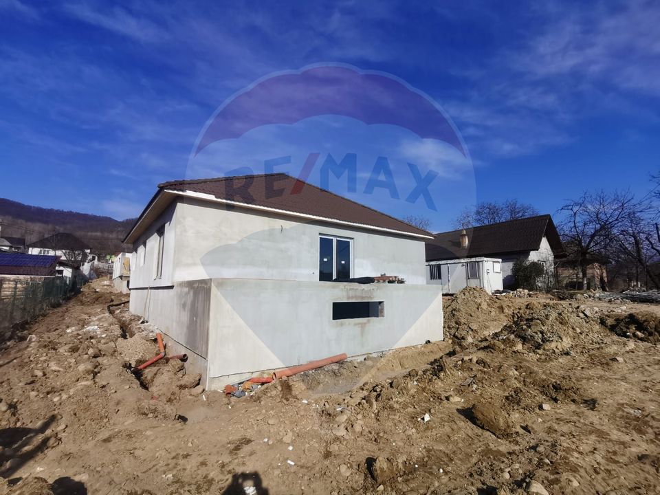 Casă / Vilă cu 4 camere de vânzare