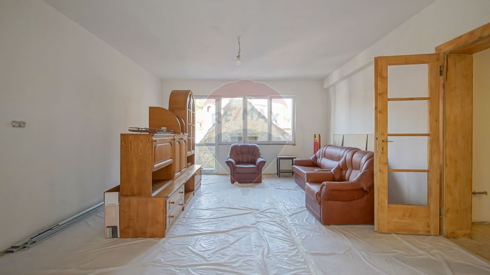 Apartament cu 3 camere de vânzare în zona Brasovul Vechi