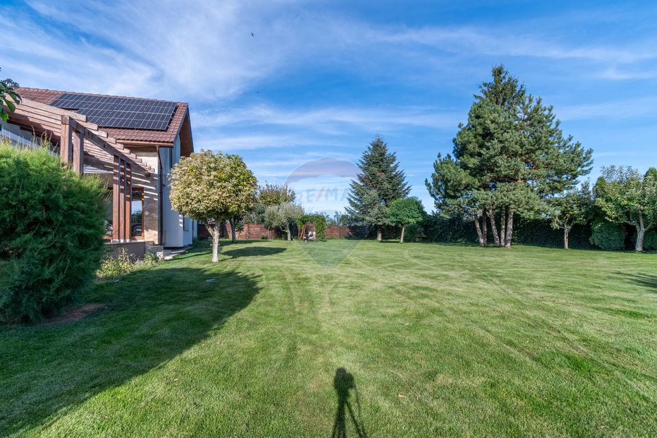 Proprietate exclusivista de vanzare: 2 case | 9 camere | 2000 mp teren