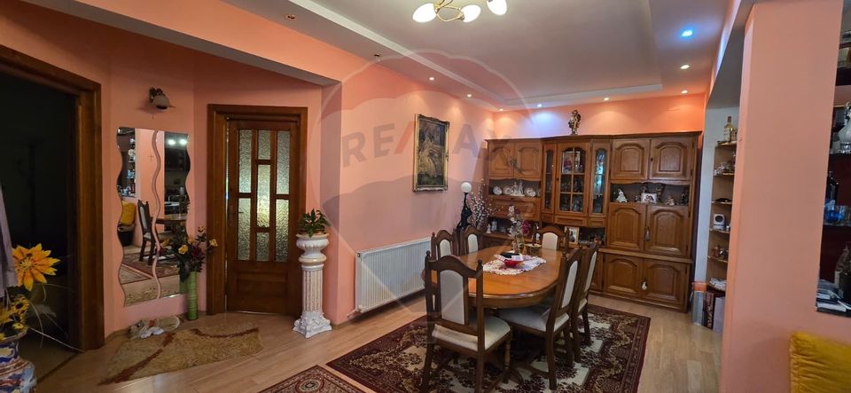 8 room House / Villa for sale, Central area