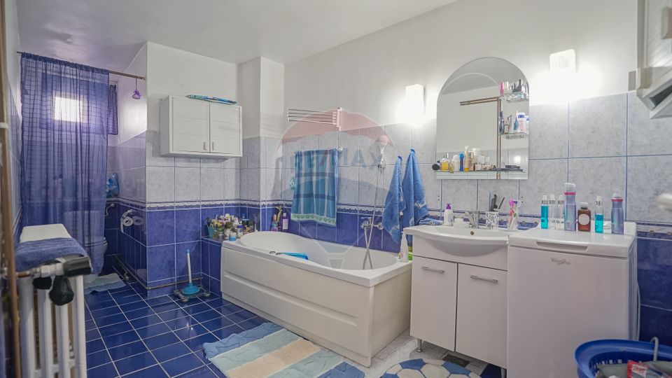 De vanzare vilă cu 5 camere, curte și garaj, în Șchei