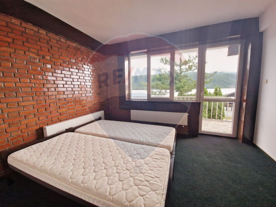 Pensiune Eselnita / 16 camere / Teren - 1448 mp / Ponton