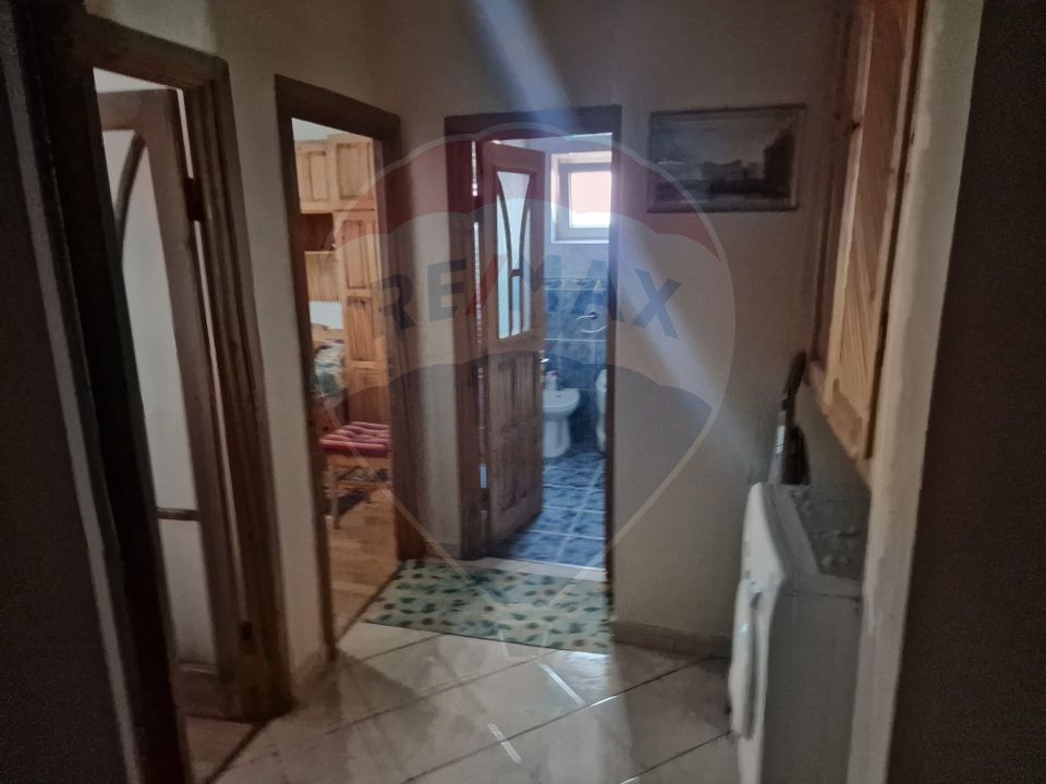 Apartament cu 3 camere de vânzare în zona Stefan cel Mare