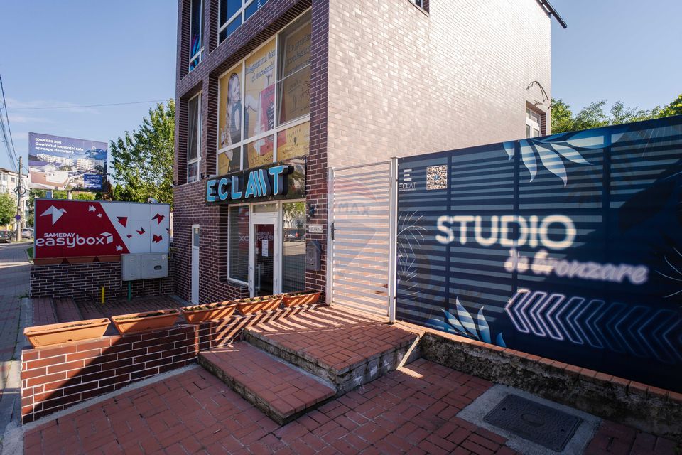 CLADIRE COMERCIALA CU SPATII OPEN SPACE