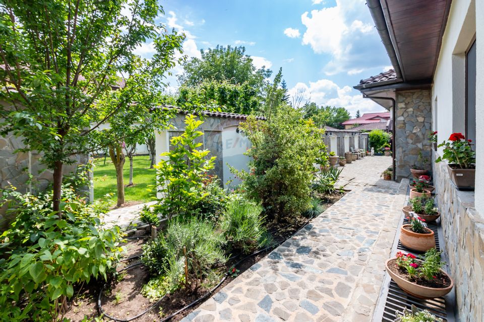 Vilă + casă de oaspeți + casă angajați | 12 camere | 530mp | Mogoșoaia