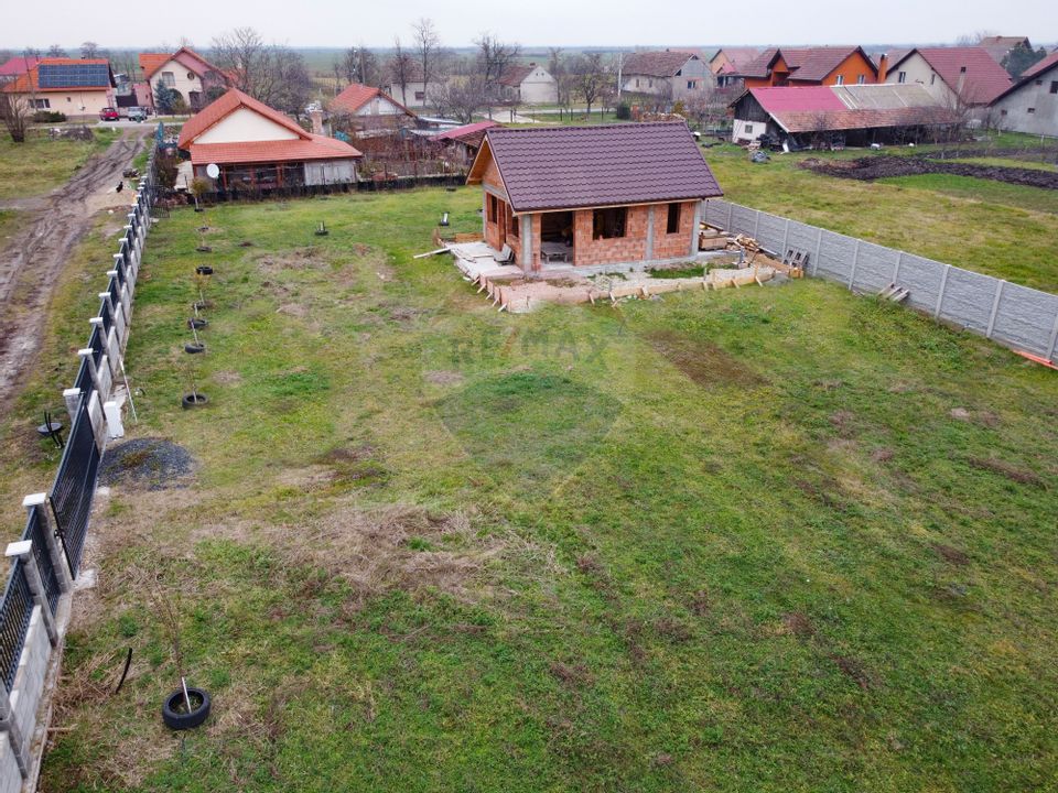 Land 700sqm Sanmihaiu German / DJ 591