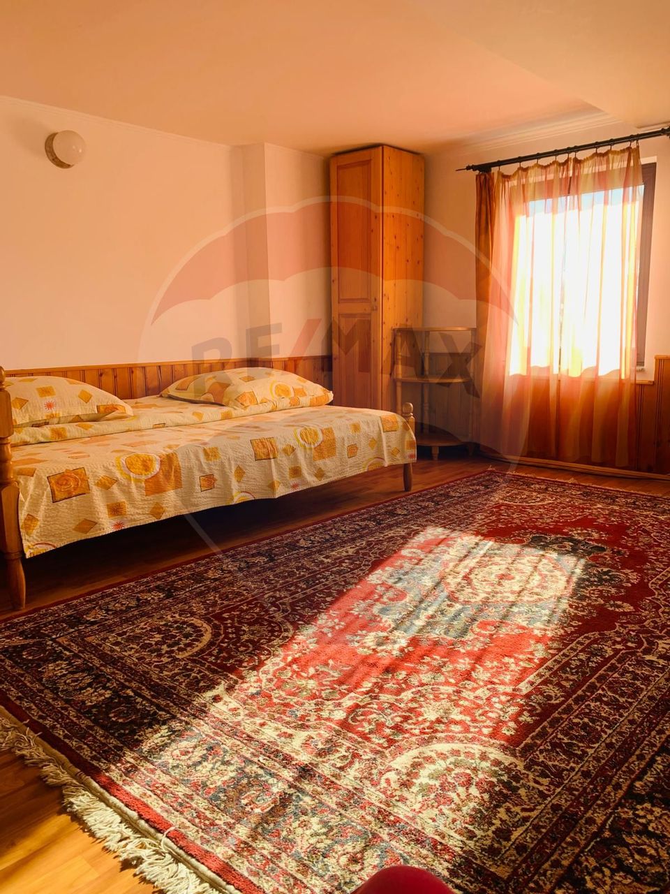 Casă / Vilă cu 9 camere de vânzare în zona Central