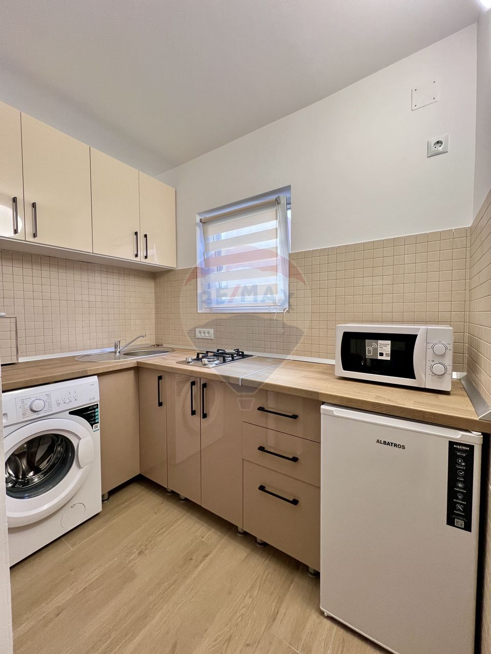 Garsoniera renovata la cheie de inchiriat zona 6 Vanatori,Arad