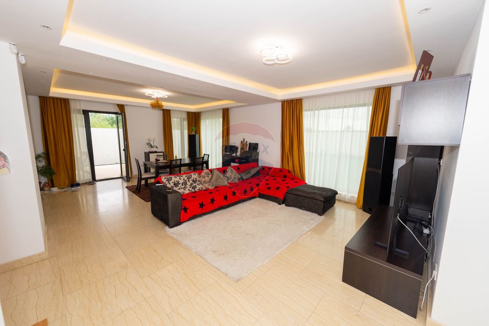 House - Villa 4 rooms in Pantelimon Magic Lake, Cernica forest