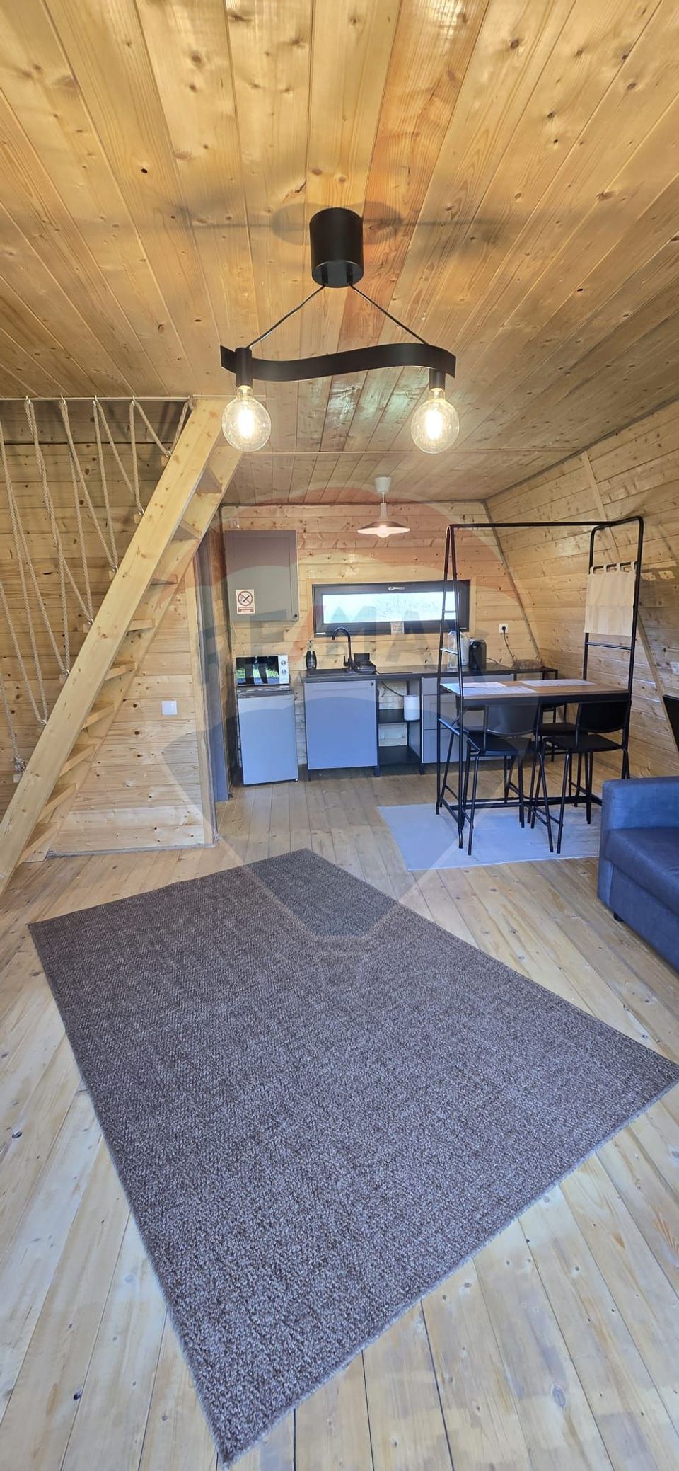 Proprietate Specială în Gura Râului, Sibiu – Două Cabane A-Frame