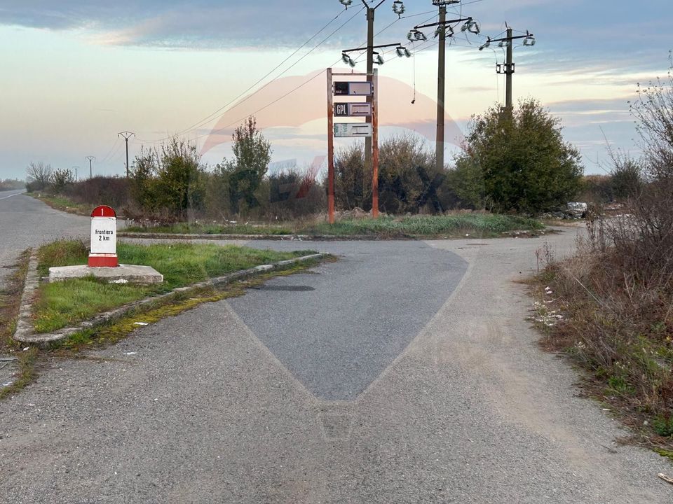 Teren Intravilan  20000 mp. plus cladire statie Peco