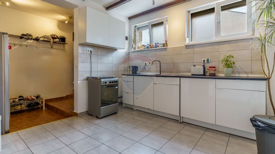 Casă lângă Campusul Hașdeu/UMF- Ideală pentru locuințǎ sau investiție!