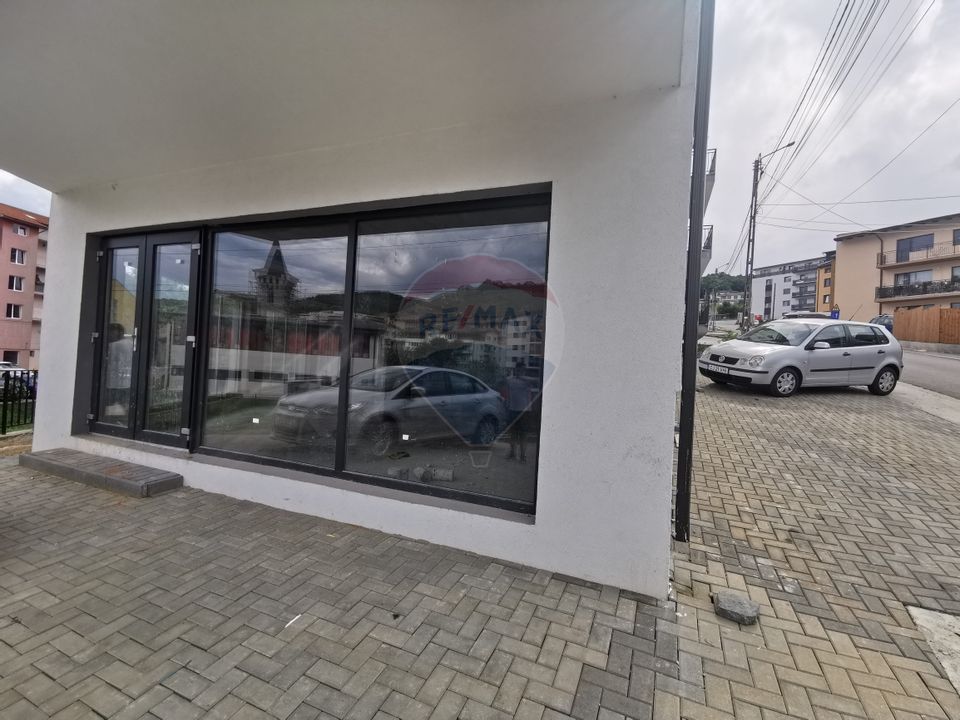 Spatiu comercial, de vanzare, 215 mp, Floresti