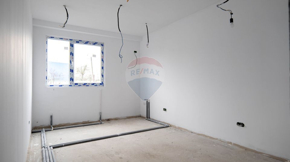 Hala de închiriat 1.800 mp cu teren 5.000 mp - Acces rapid la centura