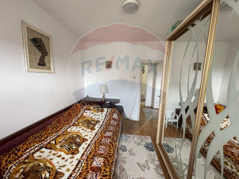 Apartament de vanzare - 4 camere- decomandat-Bistrita Lac