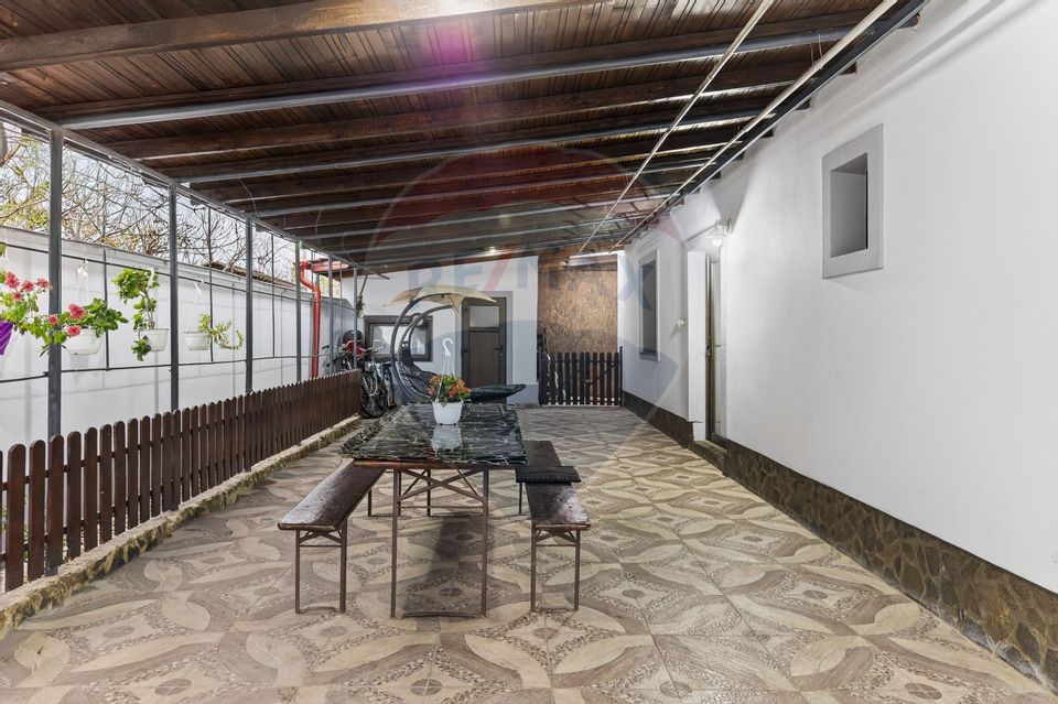 Casă spațioasă cu 4 camere și spațiu comercial în Bujac