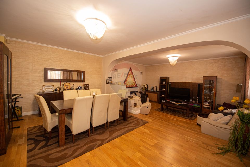 Detached house S+GF+1+M courtyard of 460sqm Ghencea sector 6