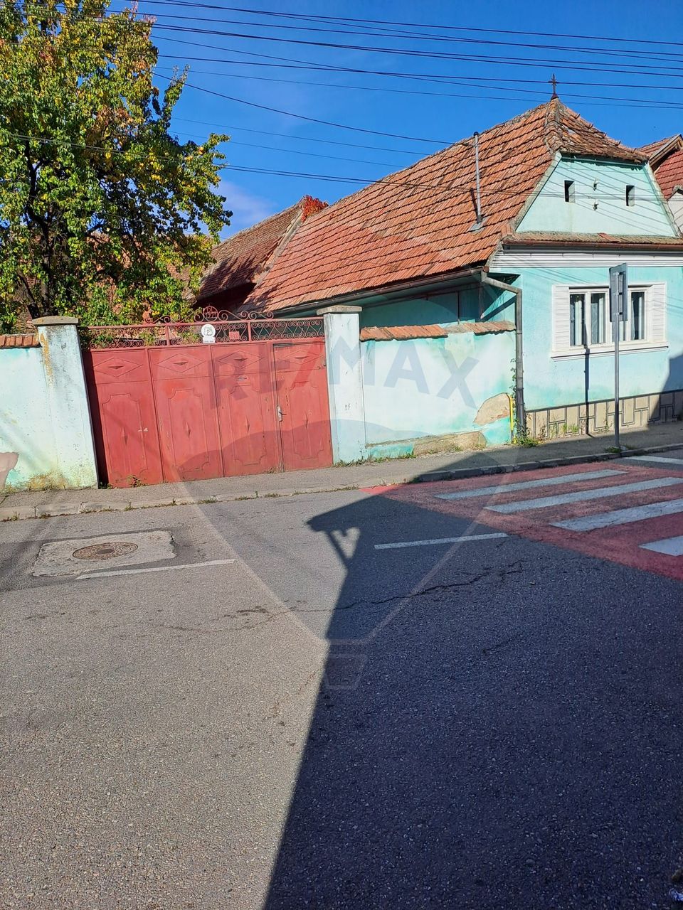 Casă / Vilă de renovat cu doua fronturi stradale