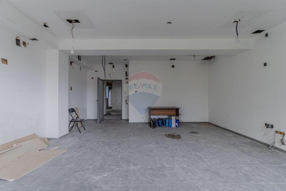 Cladire de 902 mp utili de vânzare, zona Grivitei - DN 13, COMISION 0